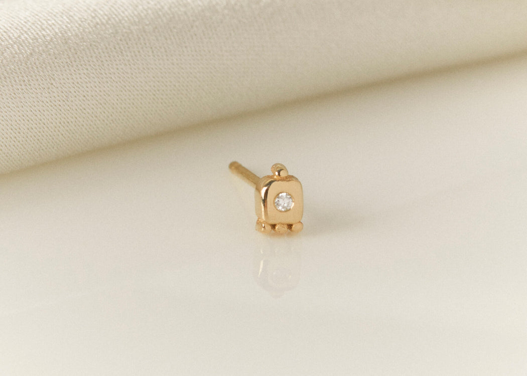 Shield Stud - 14k Gold