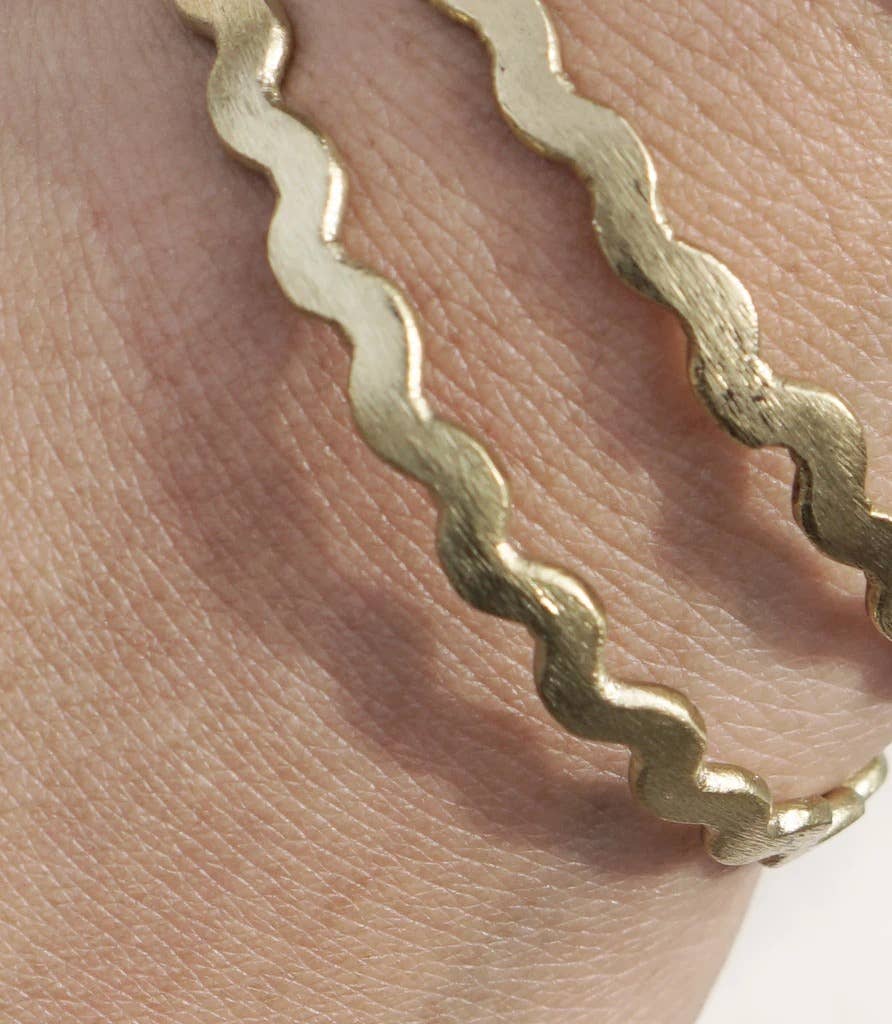 Wavy Bangle