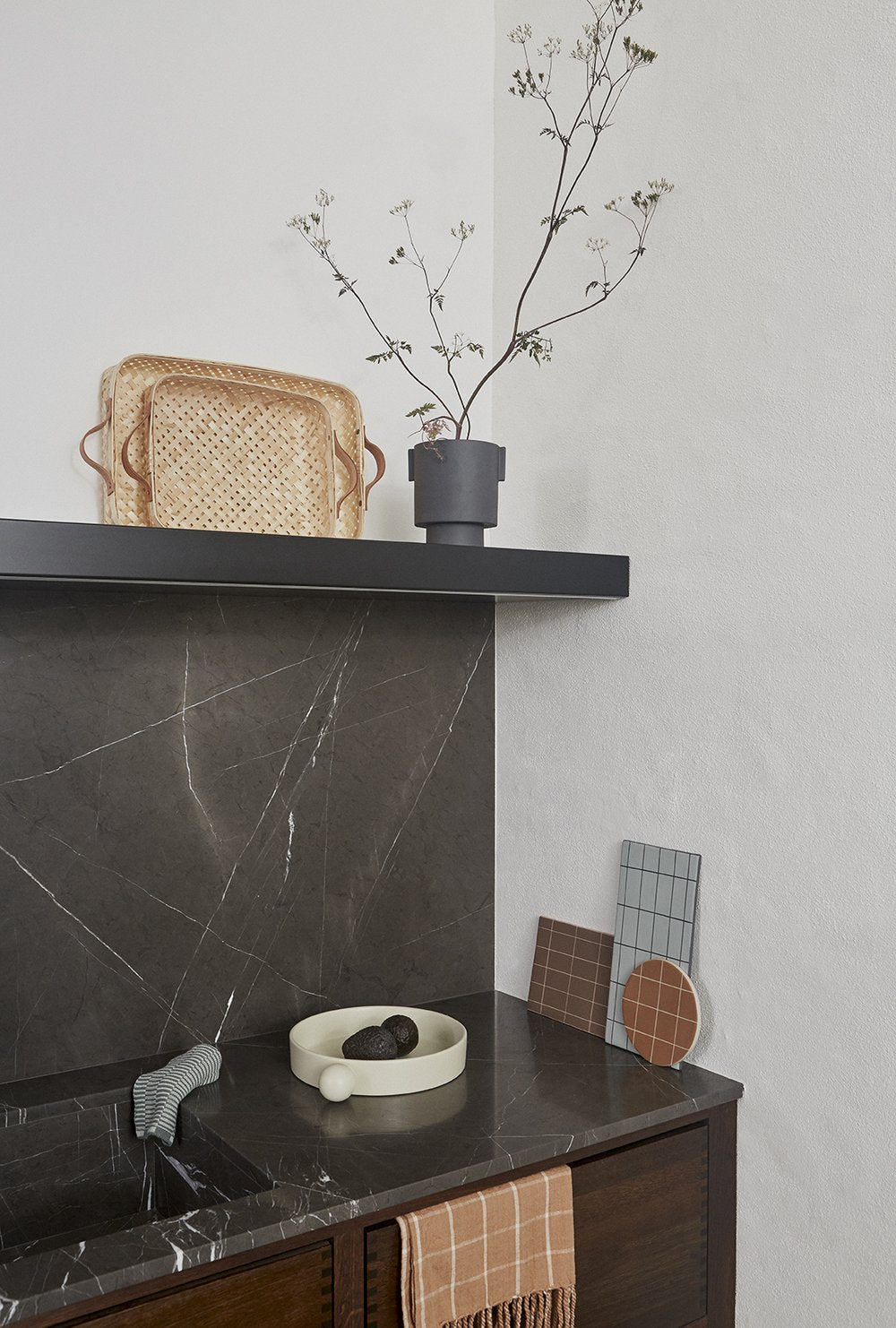 Medium Inka Kana Pot in Charcoal