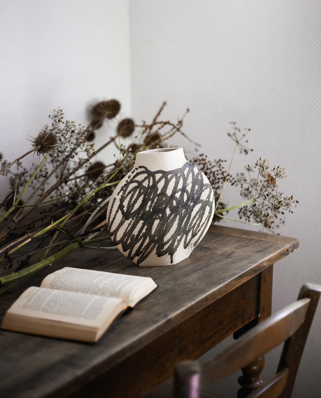 Lune Vase "Black Circles N°1"