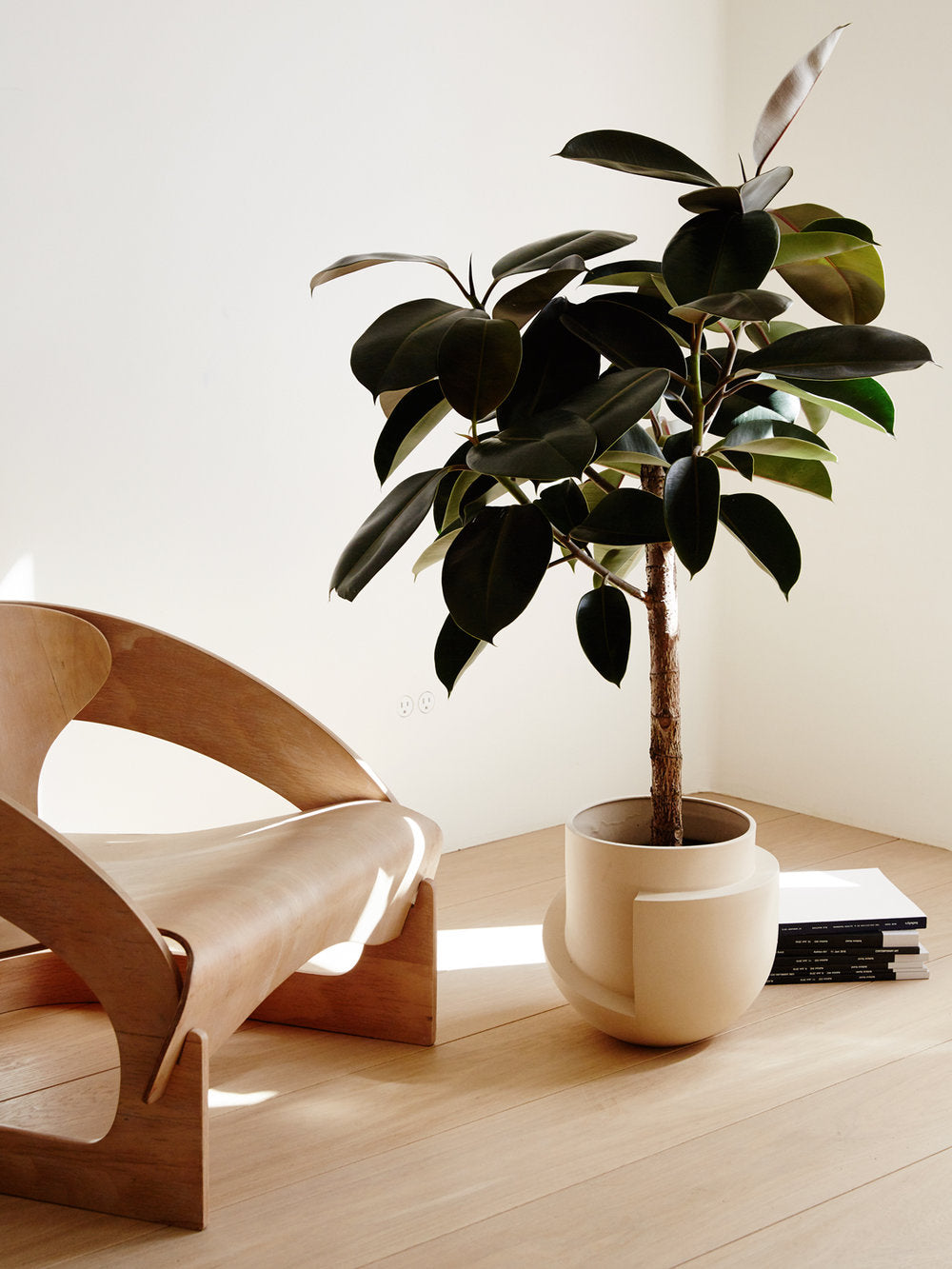 Vayu Floor Planter