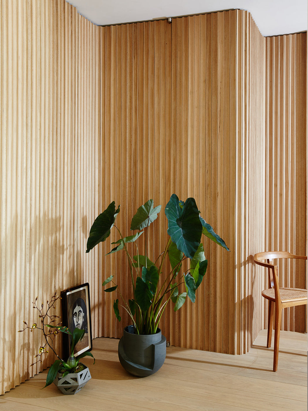 Vayu Floor Planter