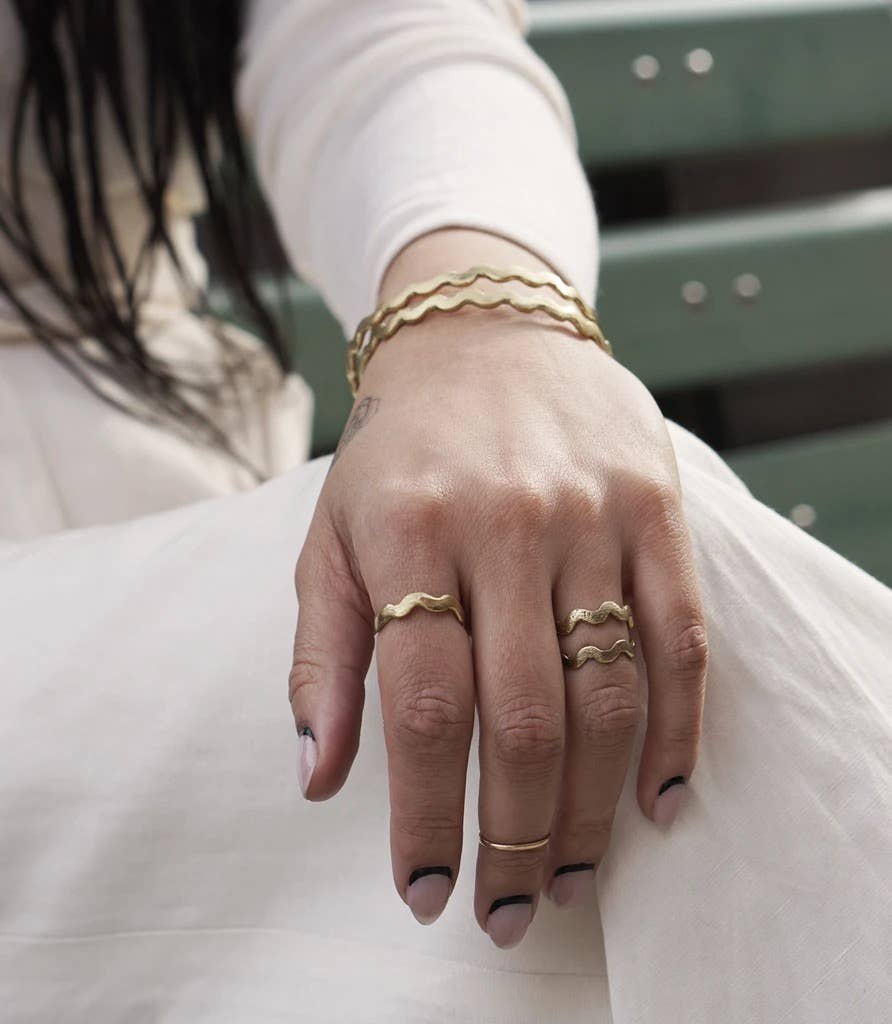 Wavy Bangle