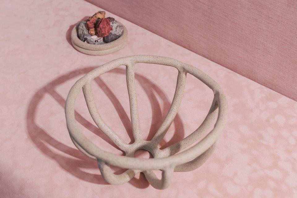 Prong Fruit Bowl in Speckled