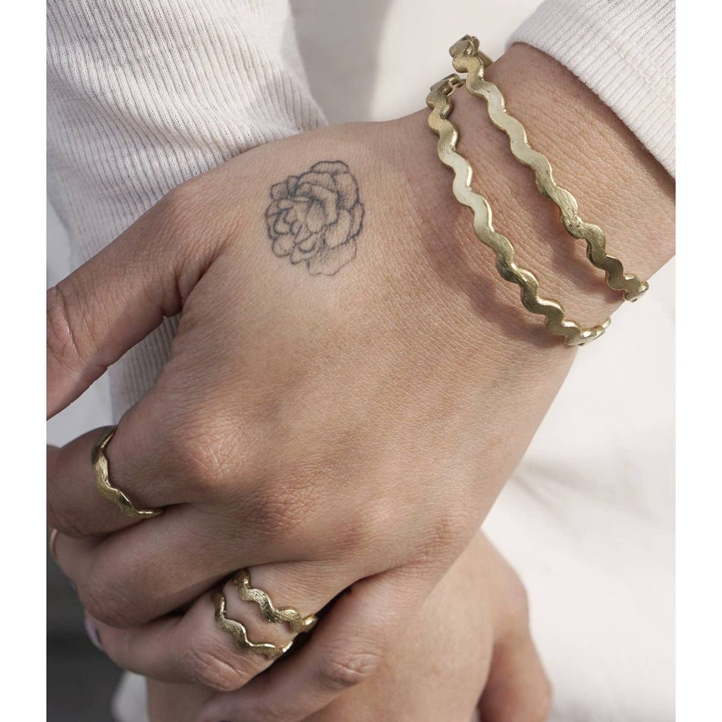 Wavy Bangle