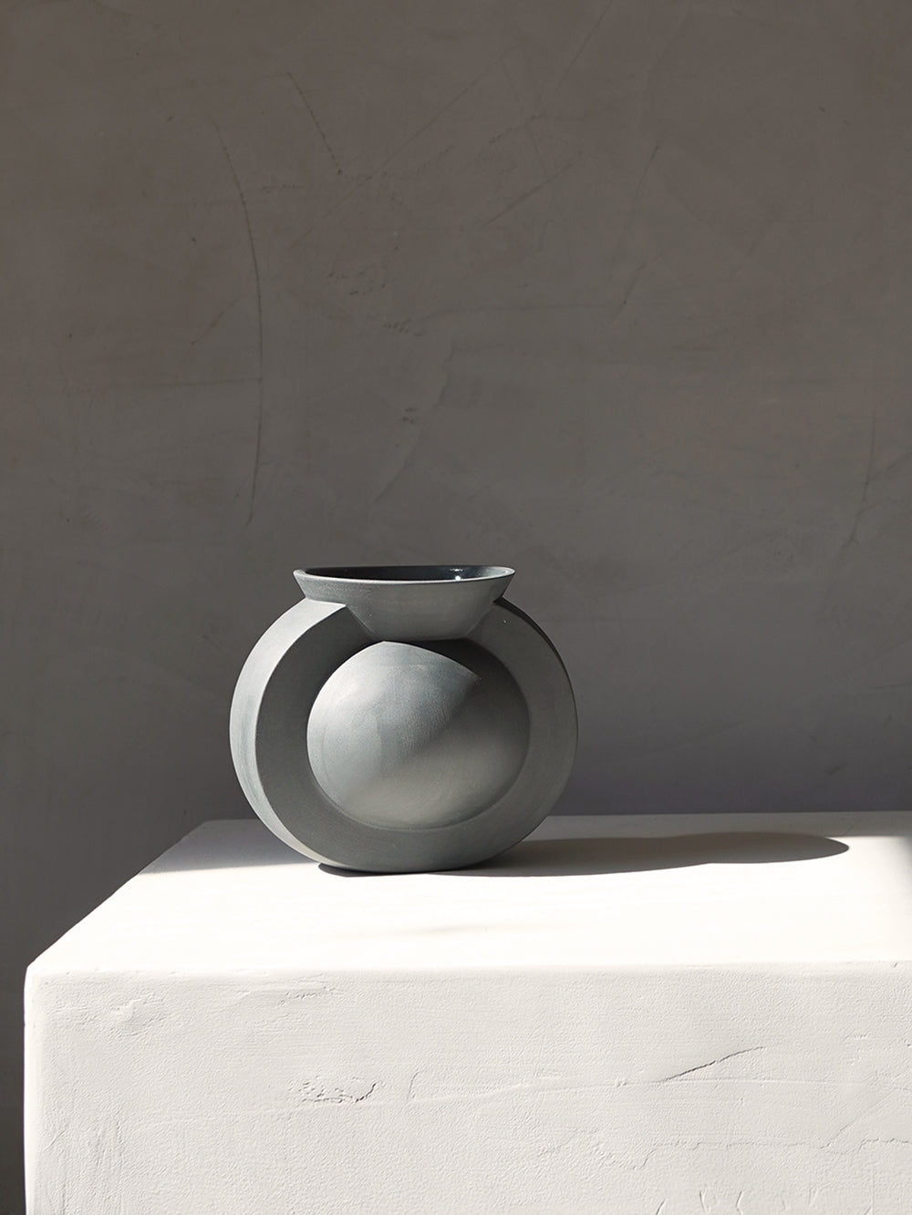 Rhea Vase
